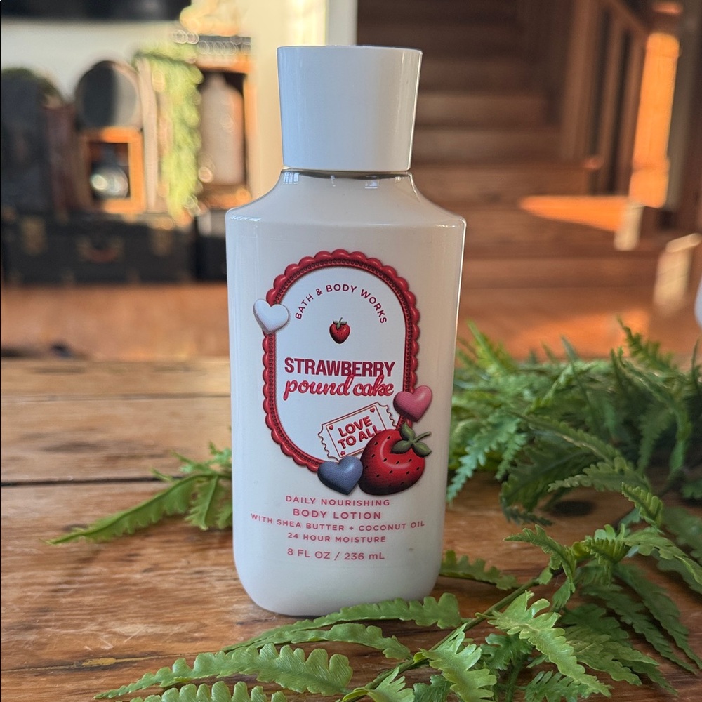 Bath & Body Works Strawberry Pound Cake Lotion
